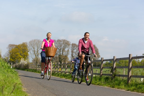 Image of Family Cycling - copyright: Toney Cobley
